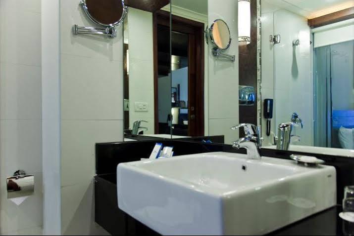 Windsor Rajadhani Hotel Thiruvananthapuram Exterior photo