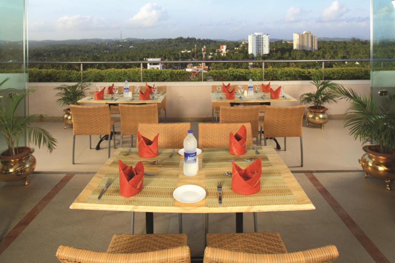Windsor Rajadhani Hotel Thiruvananthapuram Exterior photo