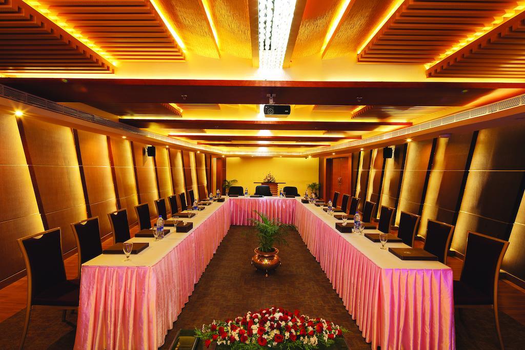 Windsor Rajadhani Hotel Thiruvananthapuram Exterior photo