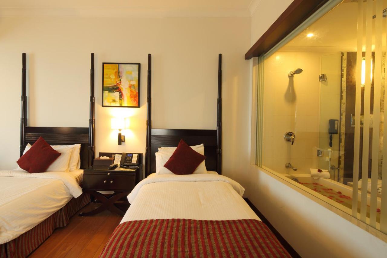 Windsor Rajadhani Hotel Thiruvananthapuram Exterior photo